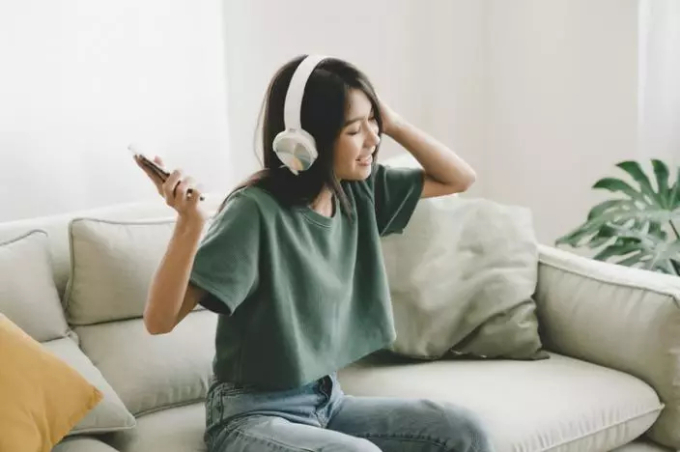 Cô gái 19 tuổi đeo tai nghe khi ngủ, hôm sau gặp cảnh tượng hãi hùng - Ảnh 1. Cô gái 19 tuổi đeo tai nghe khi ngủ, hôm sau gặp cảnh tượng hãi hùng - Ảnh 1.