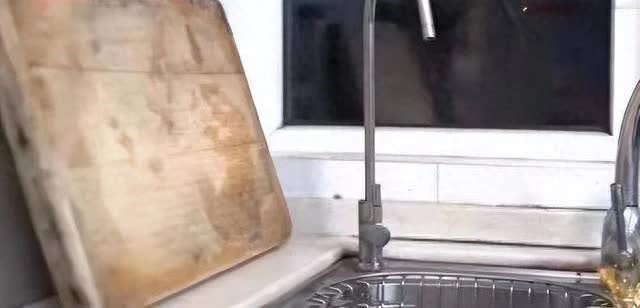 Một người nấu ăn có thể gây bệnh cho cả nhà, 6 thói quen nấu nướng hại thân hơn cả đồ ăn ngoài - Ảnh 2. Một người nấu ăn có thể gây bệnh cho cả nhà, 6 thói quen nấu nướng hại thân hơn cả đồ ăn ngoài - Ảnh 2.