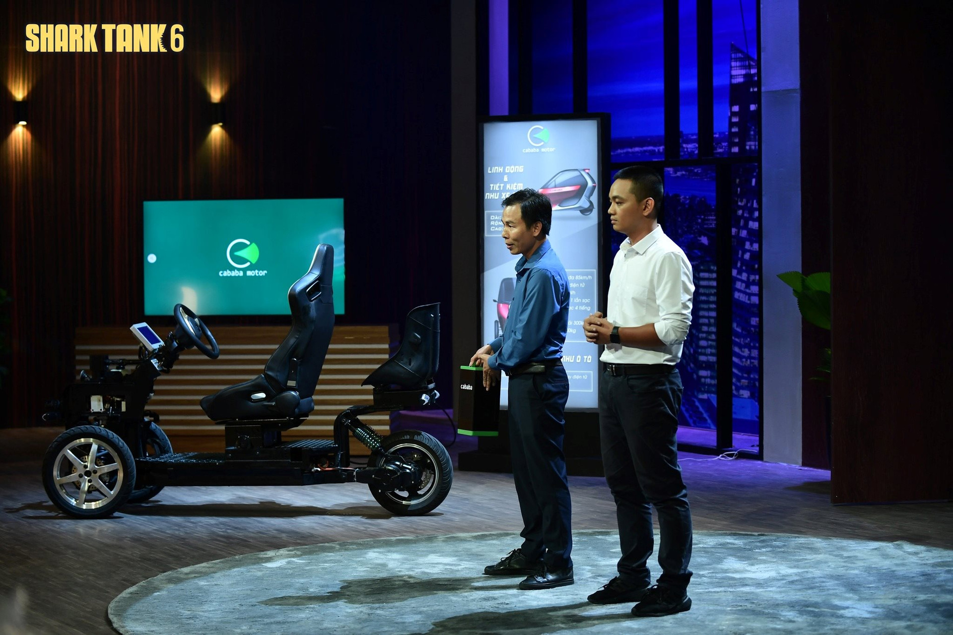 Chế tạo xe ô tô điện siêu nhỏ chạy 200km/lần sạc, giá chỉ 100 triệu đồng, startup Việt tham vọng số 1 ĐNA: Shark Bình nói viển vông, Shark Hưng vẫn quyết đầu tư - Ảnh 1.