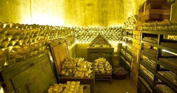 2 món đồ khiến Gia Khánh tha tội cho gia đình Hòa Thân: Số 1 không dám đụng, thứ còn lại ít ai có - Ảnh 2.