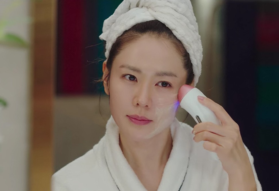 cung-hoa-than-vao-nhan-vat-hu-cau-seo-ye-ji-mac-loi-skincare-to-dung-nga-ngua-con-chi-dai-son-ye-jin-thi-khong-750-5086331.jpeg cung-hoa-than-vao-nhan-vat-hu-cau-seo-ye-ji-mac-loi-skincare-to-dung-nga-ngua-con-chi-dai-son-ye-jin-thi-khong-750-5086331.jpeg