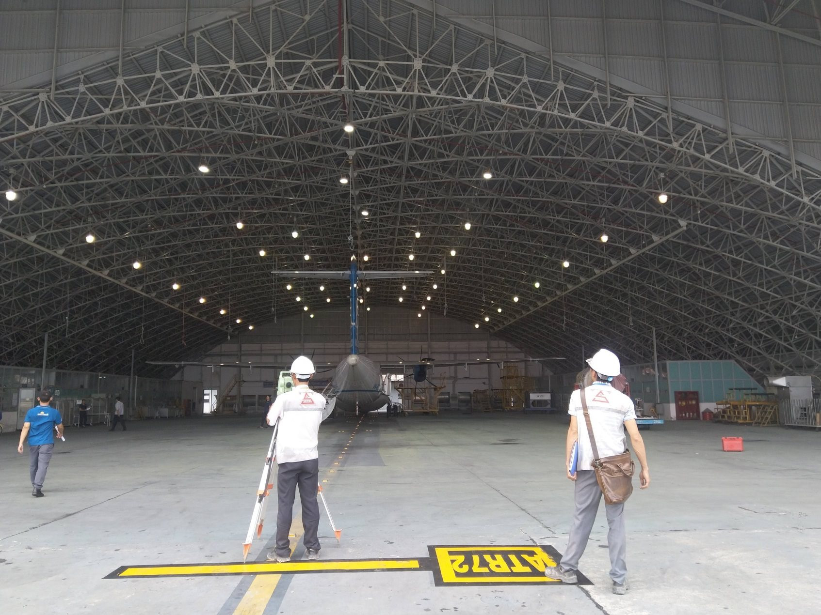 Đã thua lỗ, nợ còn khó đòi - Ảnh 1.