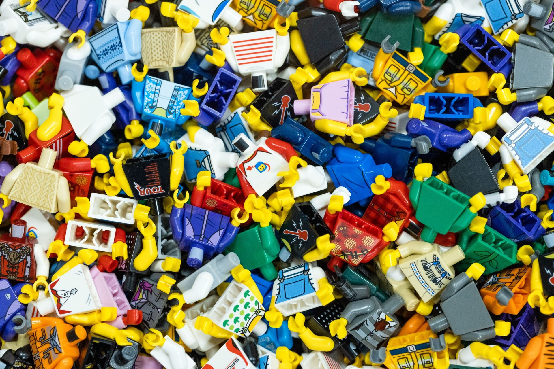 Lego không còn chỉ là 1 công ty đồ chơi: Lấn sân sang cả phim ảnh, công viên giải trí, tham vọng trở thành đối thủ của Disney - Ảnh 2.