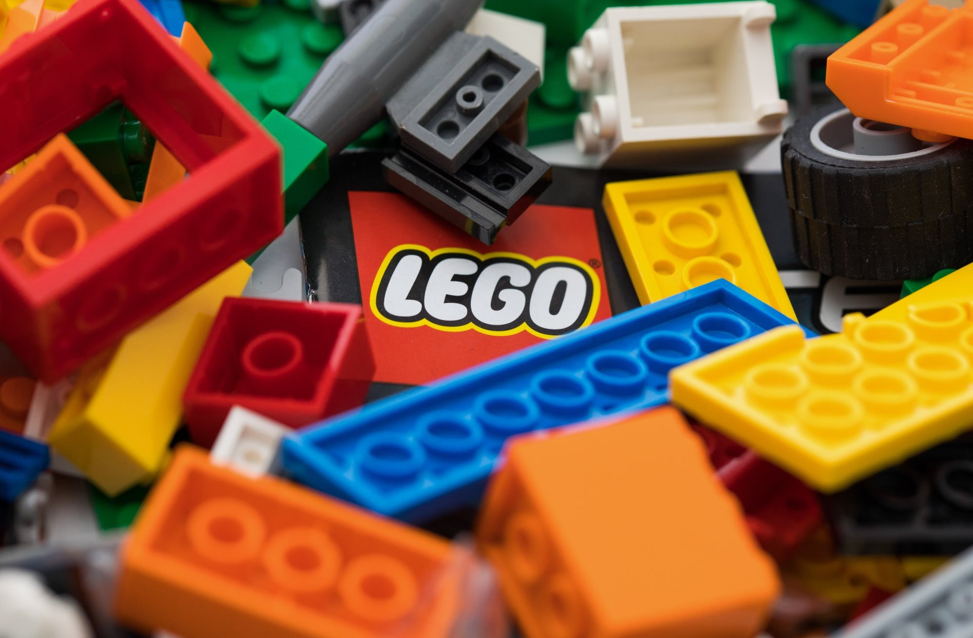 Lego không còn chỉ là 1 công ty đồ chơi: Lấn sân sang cả phim ảnh, công viên giải trí, tham vọng trở thành đối thủ của Disney - Ảnh 1.