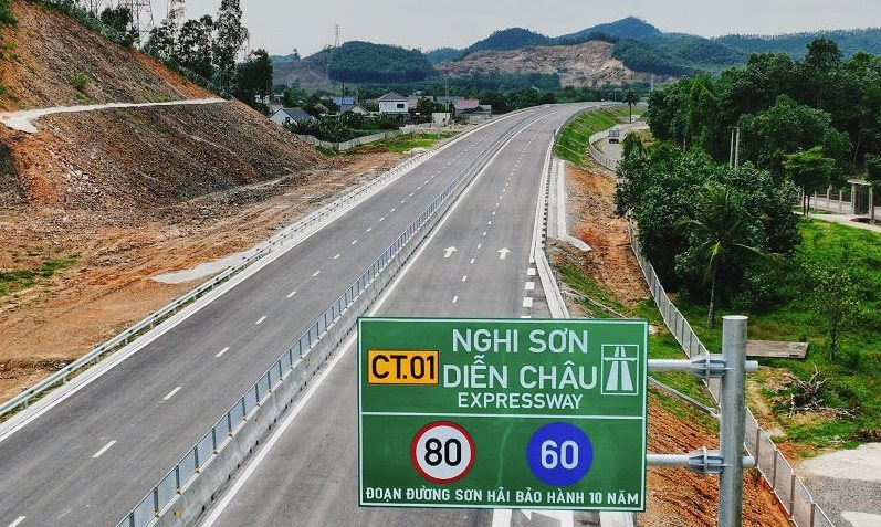 Vụ việc đoạn cao tốc Tập đoàn Sơn Hải bảo hành 10 năm vừa bị đổ hóa chất: Cách đây 8 năm kẻ gian cũng làm điều tương tự - Ảnh 1. Vụ việc đoạn cao tốc Tập đoàn Sơn Hải bảo hành 10 năm vừa bị đổ hóa chất: Cách đây 8 năm kẻ gian cũng làm điều tương tự - Ảnh 1.