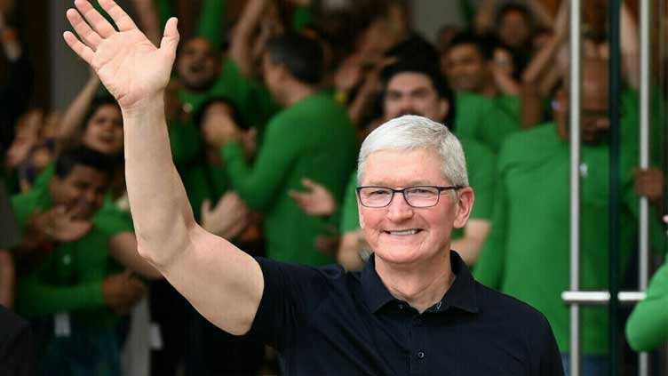 iPhone 15 “ế ẩm”, CEO Tim Cook “tức tốc” đến Trung Quốc tìm cách lấy lại vị thế trước &quot;đối thủ một thời&quot; - Ảnh 1.