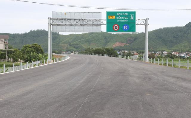 Tập đoàn Sơn Hải trình báo khẩn cấp đoạn đường cao tốc cam kết bảo hành 10 năm bị đổ hóa chất phá hoại: Lai lịch dự án - Ảnh 1.