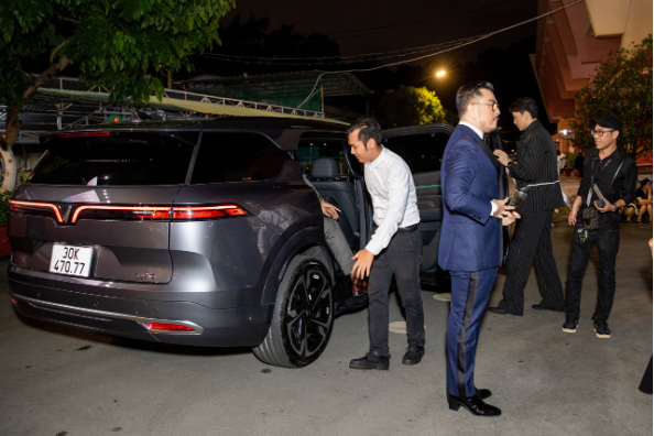 Dàn sao The New Mentor 2023 tỏa sáng rực rỡ bên mẫu xe điện VinFast VF 9 - Ảnh 7. Dàn sao The New Mentor 2023 tỏa sáng rực rỡ bên mẫu xe điện VinFast VF 9 - Ảnh 7.