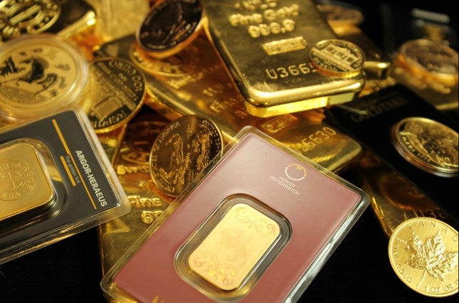 Các nước ồ ạt dự trữ gần 400 tấn vàng - Ảnh 1.