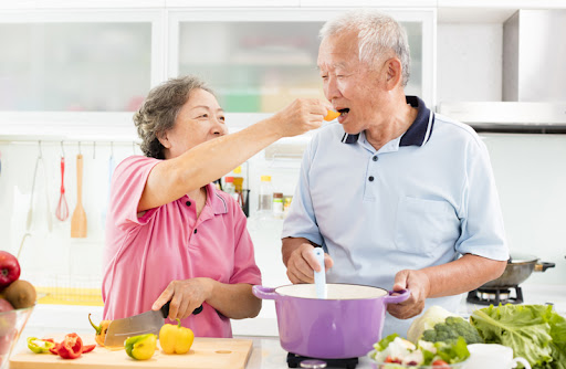 Sau 50 tuổi, “5 không ăn, 3 không uống” giúp cơ thể điều hòa, ổn định, tuân thủ thì không phải lo ngã bệnh - Ảnh 2. Sau 50 tuổi, “5 không ăn, 3 không uống” giúp cơ thể điều hòa, ổn định, tuân thủ thì không phải lo ngã bệnh - Ảnh 2.