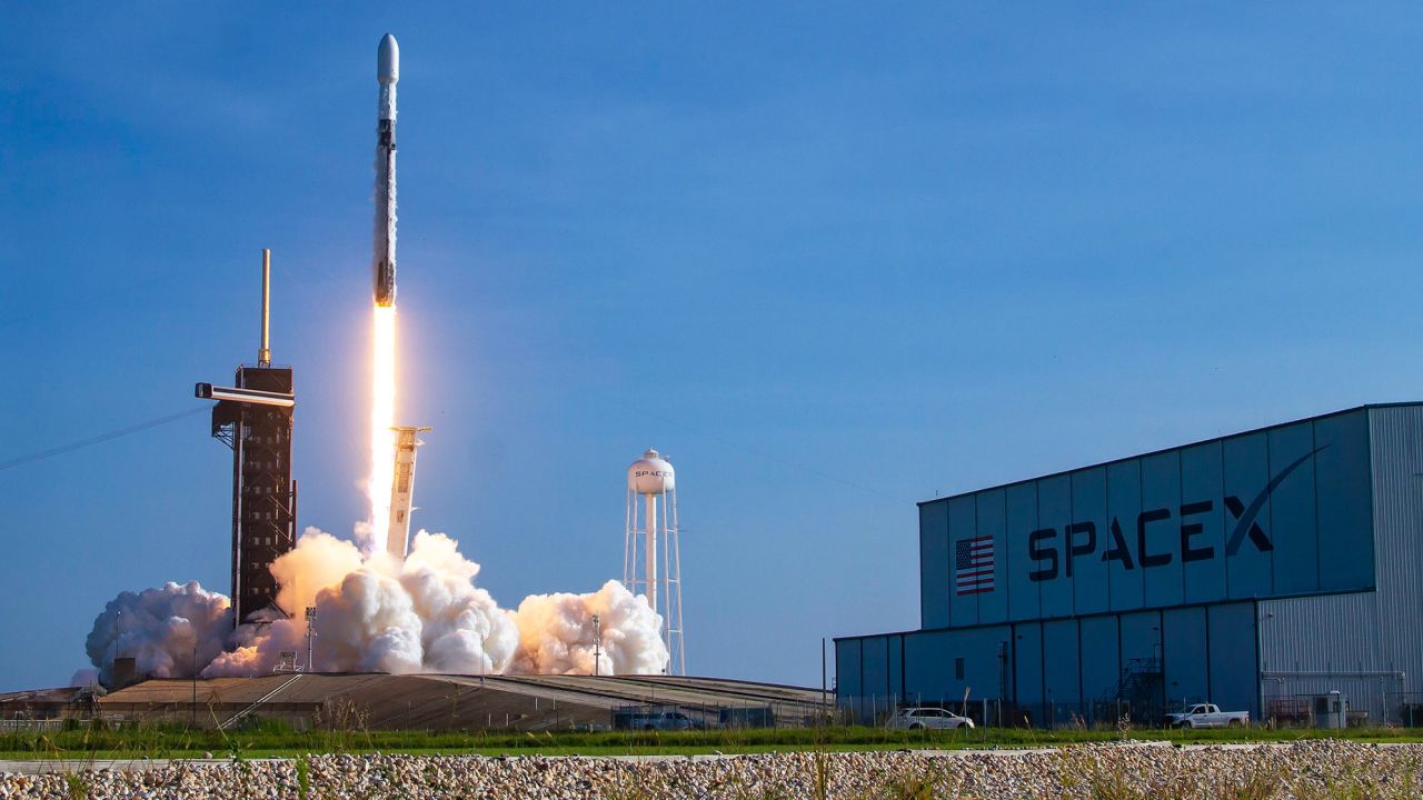 Dự báo vệ tinh Starlink "có thể gây chết người" được trình lên Cục hàng không: SpaceX nổi giận - Ảnh 2. Dự báo vệ tinh Starlink "có thể gây chết người" được trình lên Cục hàng không: SpaceX nổi giận - Ảnh 2.