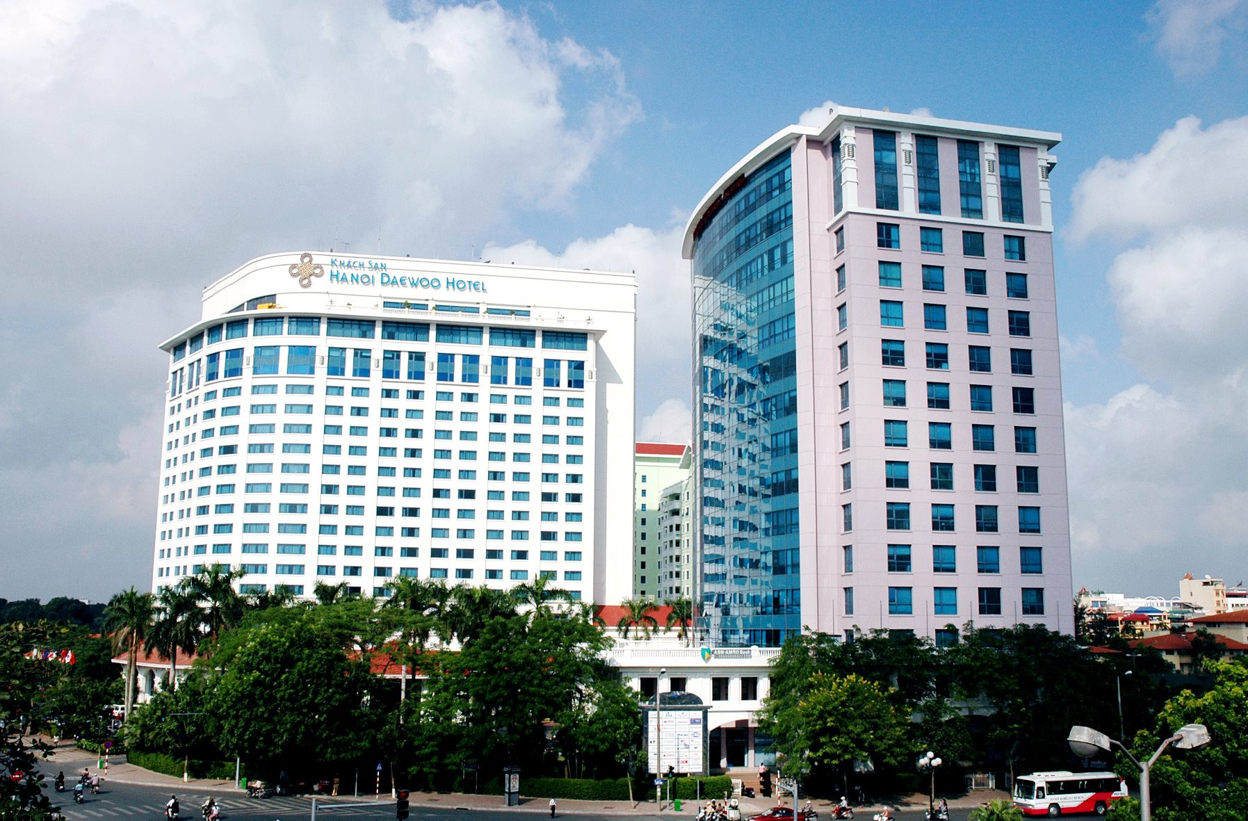 Daewoo Hanoi và loạt khách sạn vị trí đắc địa tại TP HCM sẽ phải rao bán để xử lý lô trái phiếu 4.800 tỷ có sai phạm liên quan Vạn Thịnh Phát - Ảnh 1.