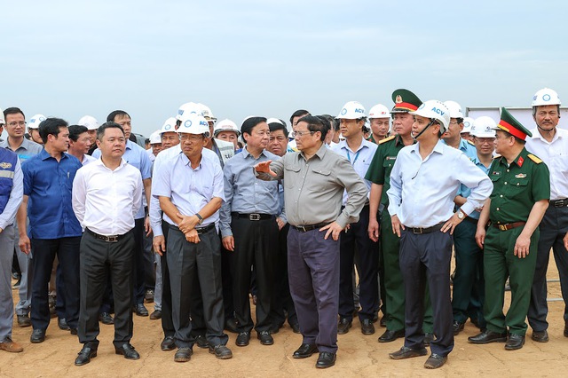 Dự án 16 tỷ USD lớn nhất Việt Nam: 2000 người làm ngày đêm và hàng loạt cuộc thị sát của lãnh đạo Chính phủ - Ảnh 4. Dự án 16 tỷ USD lớn nhất Việt Nam: 2000 người làm ngày đêm và hàng loạt cuộc thị sát của lãnh đạo Chính phủ - Ảnh 4.