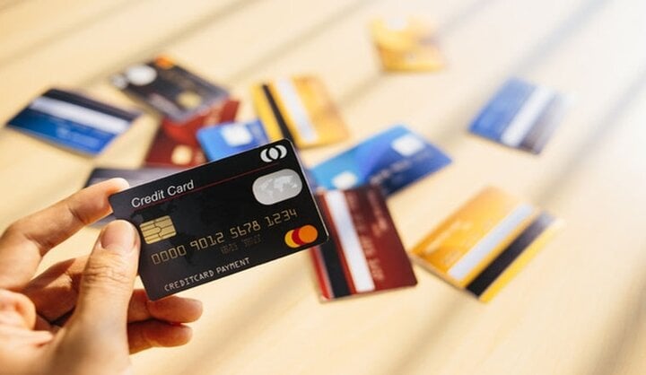 Làm thẻ ATM cho người dưới 18 tuổi cần những điều kiện gì? - Ảnh 1. Làm thẻ ATM cho người dưới 18 tuổi cần những điều kiện gì? - Ảnh 1.