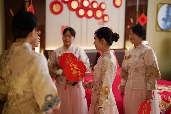 1 nghề mới nở rộ ở Trung Quốc, thu hút nhiều nữ giới tham gia: Mỗi lần kiếm tiền triệu, vào mùa chạy cả tháng - Ảnh 3. 1 nghề mới nở rộ ở Trung Quốc, thu hút nhiều nữ giới tham gia: Mỗi lần kiếm tiền triệu, vào mùa chạy cả tháng - Ảnh 3.