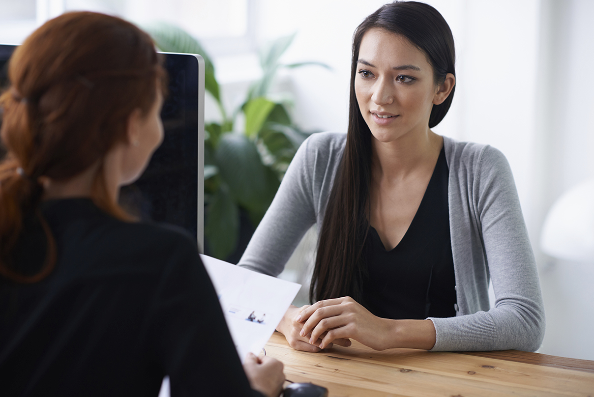 Nhà tuyển dụng: "Sếp nhờ mua cà phê nhưng đưa tiền giả, xử lý thế nào?"–Nữ ứng viên phân tích "thấu tình, đạt lý" - Ảnh 1. Nhà tuyển dụng: "Sếp nhờ mua cà phê nhưng đưa tiền giả, xử lý thế nào?"–Nữ ứng viên phân tích "thấu tình, đạt lý" - Ảnh 1.