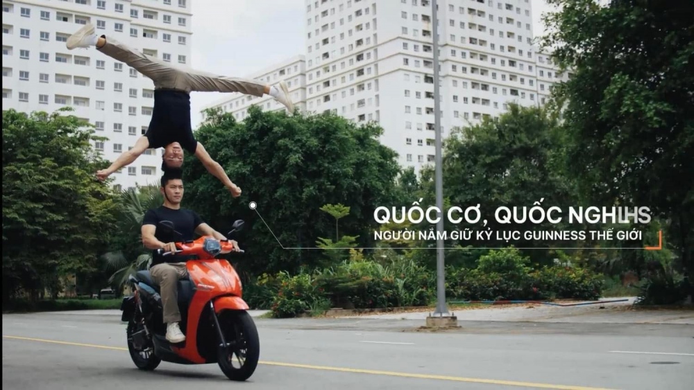 Dat Bike tung video quảng bá xe máy mới, diễn viên không đội mũ bảo hiểm - Ảnh 6.