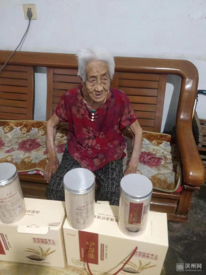 Cụ bà thọ 100 tuổi vẫn khỏe mạnh, thích làm việc nhà: Bí quyết trường thọ không phải tập thể dục mà là nhờ 1 loại nước - Ảnh 1.