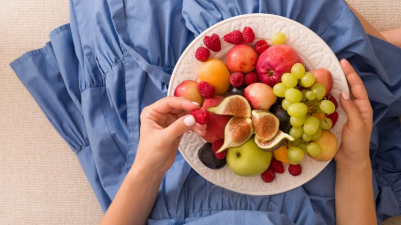 Có nên ăn trái cây khi bụng đói? Chuyên gia lên tiếng giải đáp - Ảnh 2. Có nên ăn trái cây khi bụng đói? Chuyên gia lên tiếng giải đáp - Ảnh 2.