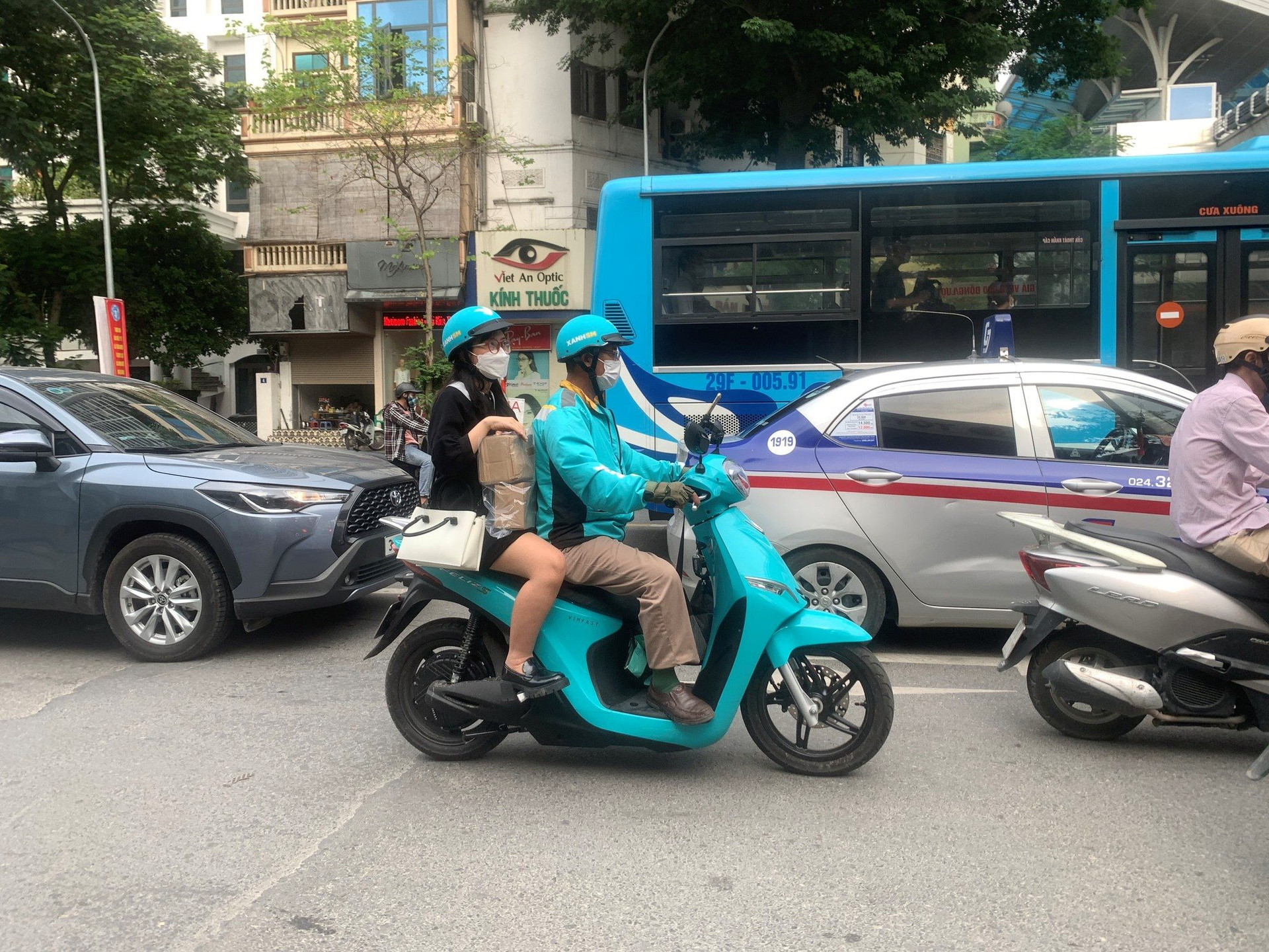 Cộng đồng tài xế SM Bike sau 2 tháng chạy ‘xe ôm điện’: ‘Khách nhiều, thu nhập ổn định’ - Ảnh 1.