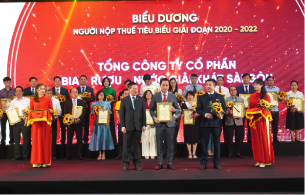 SABECO được vinh danh doanh nghiệp nộp thuế tiêu biểu 2020-2022 - Ảnh 1.