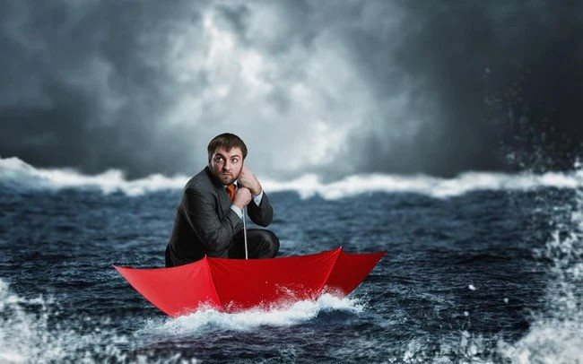 Một cổ phiếu xây lắp giảm sàn liên tiếp 5 phiên, Phó Chủ tịch bị bán giải chấp, cổ đông nội bộ ồ ạt thoái vốn - Ảnh 1.