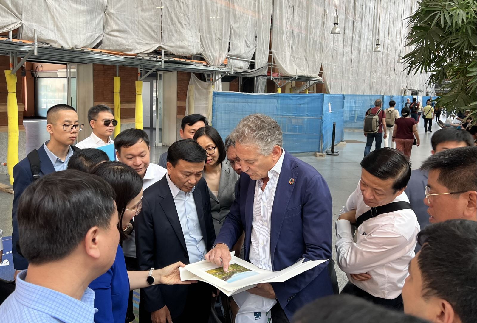 Việt Nam đi Trung Quốc, Nhật Bản học hỏi kinh nghiệm - Năm 2025 sẽ khởi công đường sắt tốc độ cao 60 tỉ USD? - Ảnh 1. Việt Nam đi Trung Quốc, Nhật Bản học hỏi kinh nghiệm - Năm 2025 sẽ khởi công đường sắt tốc độ cao 60 tỉ USD? - Ảnh 1.