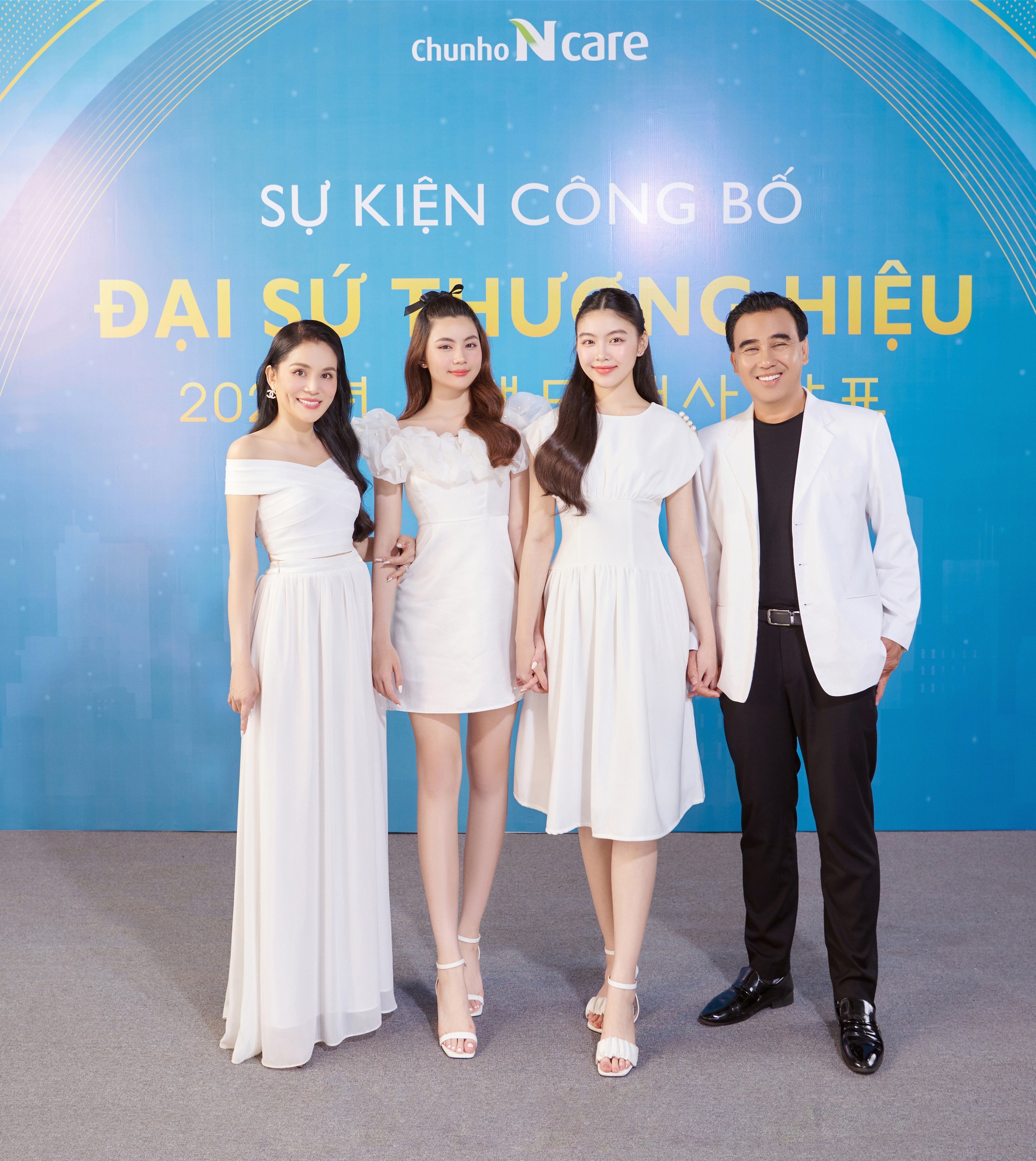 MC Quyền Linh ngỏ ý nhượng quyền ngay sau khi trở thành đại sứ thương hiệu Chunho Ncare - Ảnh 1. MC Quyền Linh ngỏ ý nhượng quyền ngay sau khi trở thành đại sứ thương hiệu Chunho Ncare - Ảnh 1.