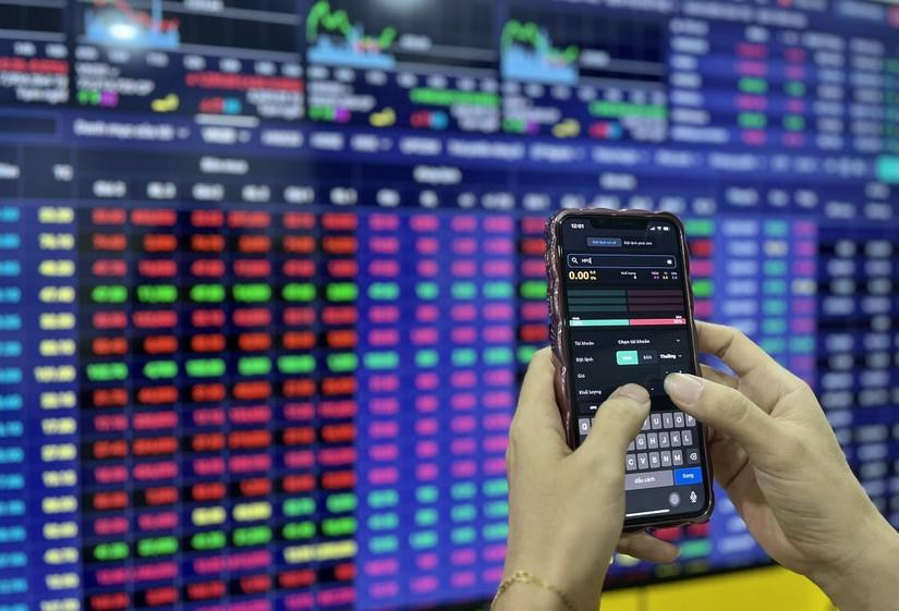 UBCKNN:&nbsp;Xử lý nghiêm các đối tượng tung tin đồn thất thiệt gây ảnh hưởng tâm lý nhà đầu tư trên thị trường chứng khoán - Ảnh 1.