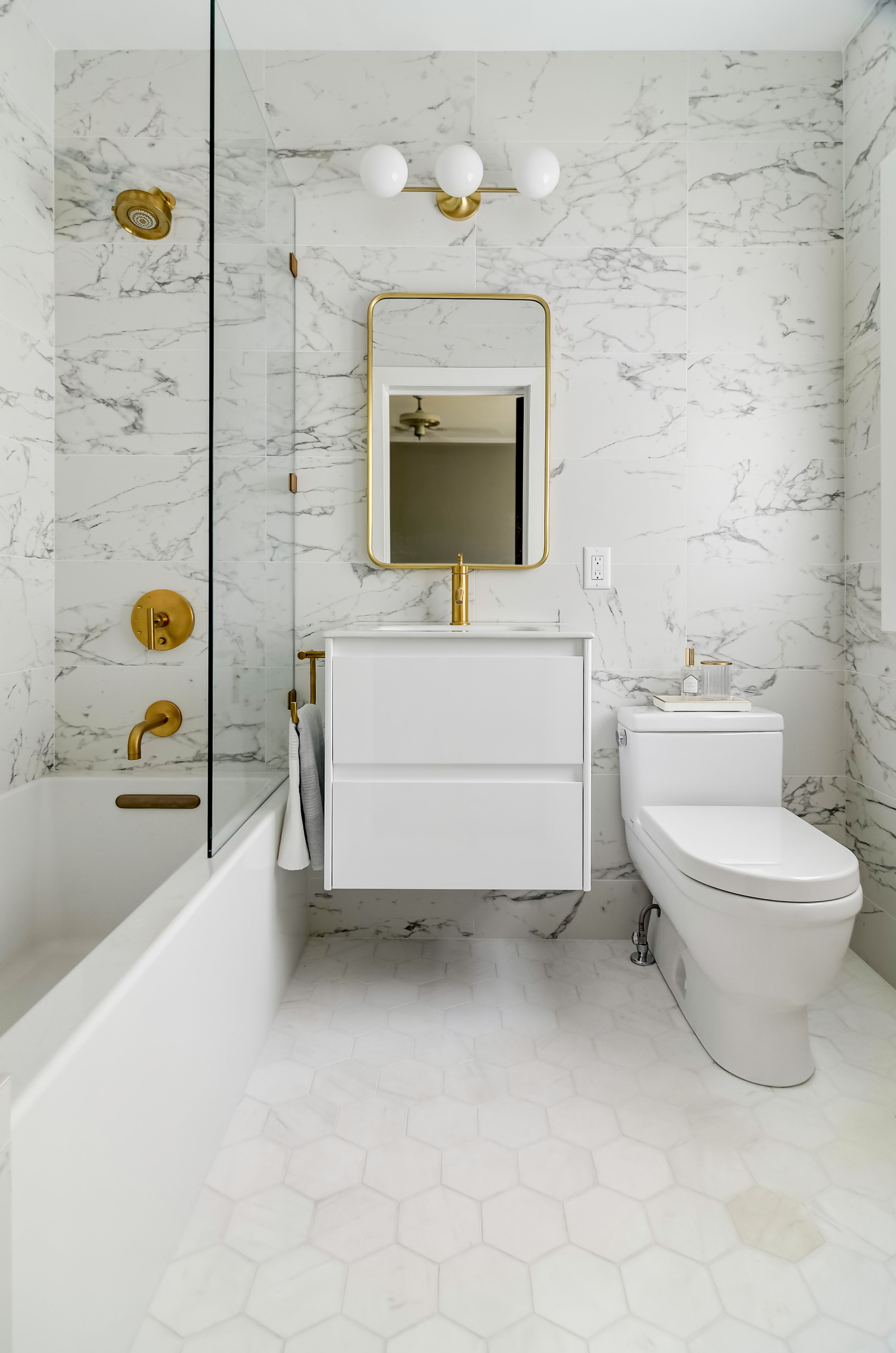 Cải tạo bỏ bớt phòng ngủ cho đỡ bí và bố trí nội thất cho căn hộ 70m2 ở Hà Nội - Ảnh 8. Cải tạo bỏ bớt phòng ngủ cho đỡ bí và bố trí nội thất cho căn hộ 70m2 ở Hà Nội - Ảnh 8.