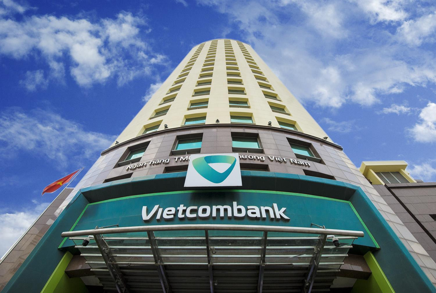 “Ông lớn” Vietcombank báo lãi trước thuế gần 30.000 tỷ đồng trong 9 tháng đầu năm 2023 - Ảnh 1.