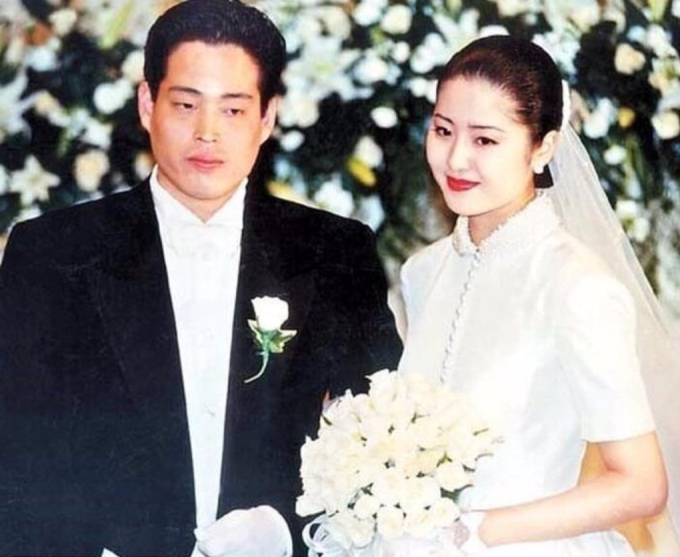 Á Hậu "bất hạnh nhất" xứ sở kim chi: Bị cấm gặp con suốt 20 năm và bài học về sự môn đăng hộ đối trong hôn nhân - Ảnh 2. Á Hậu "bất hạnh nhất" xứ sở kim chi: Bị cấm gặp con suốt 20 năm và bài học về sự môn đăng hộ đối trong hôn nhân - Ảnh 2.