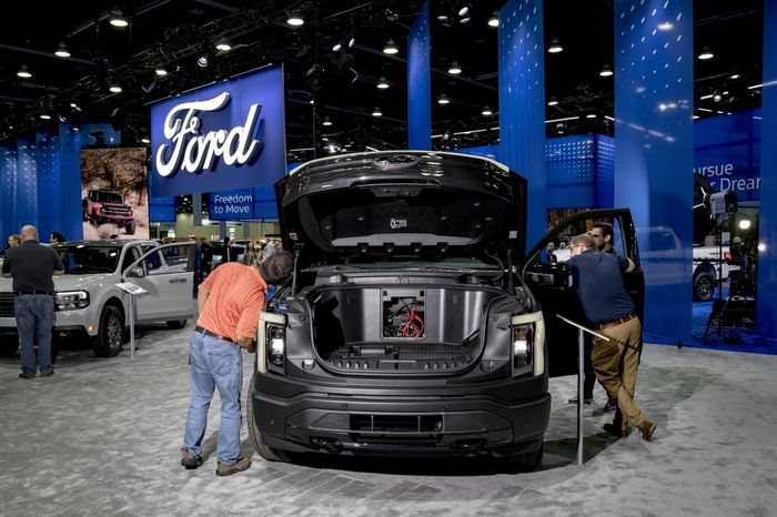 Cơn đau đầu của Ford: Làm xe điện lỗ, mảng xe xăng cũng chịu chi phí quá lớn - Ảnh 1.