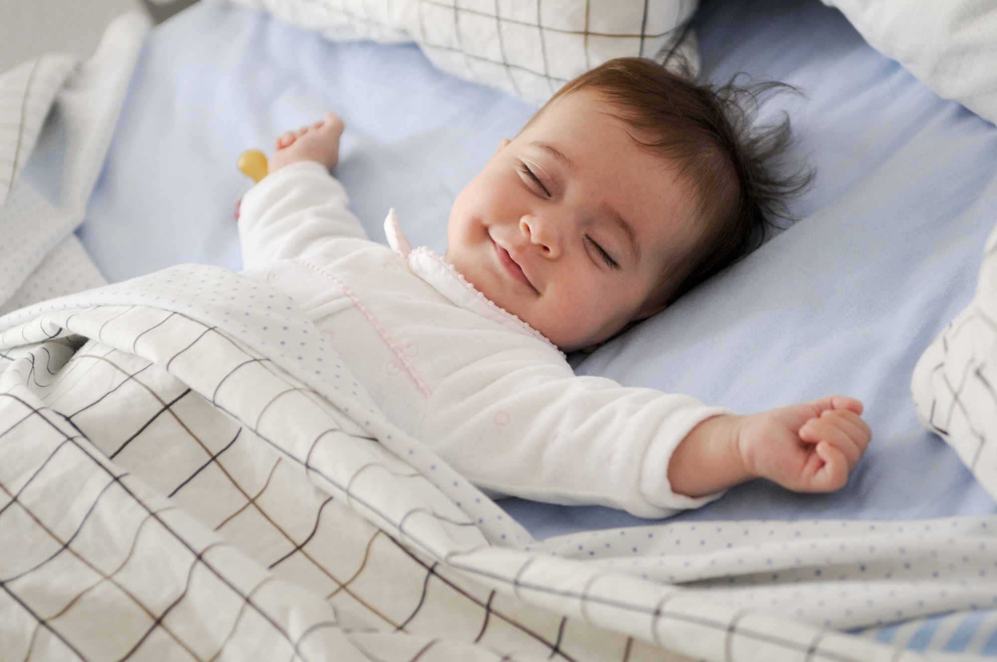 Nghiên cứu khoa học: Trẻ có bộ não phát triển mạnh mẽ, IQ cao thường có 3 hành vi này khi ngủ - Ảnh 1.