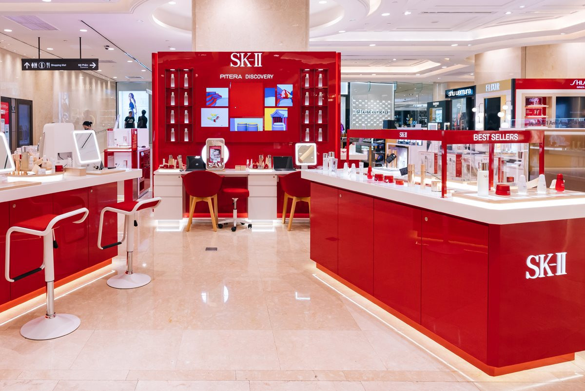 "Nước thần" SK-II từ Nhật Bản vừa khai trương cửa hàng đầu tiên tại Việt Nam, lập tức đối mặt với 2 nhóm đối thủ cực lớn - Ảnh 1.