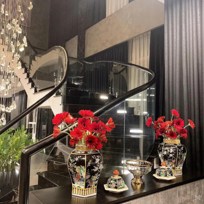 Bên trong căn penthouse cao cấp của Hoàng Thùy Linh: Gia chủ &quot;flex&quot; thú chơi hoa, cành quả siêu nghệ - Ảnh 12.