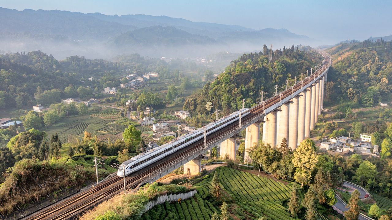 Việt Nam và quốc gia 'mỗi năm tàu chỉ trễ 54 giây' sẽ làm điều 'chưa từng có' vào tháng 12 tới - Ảnh 1. Việt Nam và quốc gia 'mỗi năm tàu chỉ trễ 54 giây' sẽ làm điều 'chưa từng có' vào tháng 12 tới - Ảnh 1.
