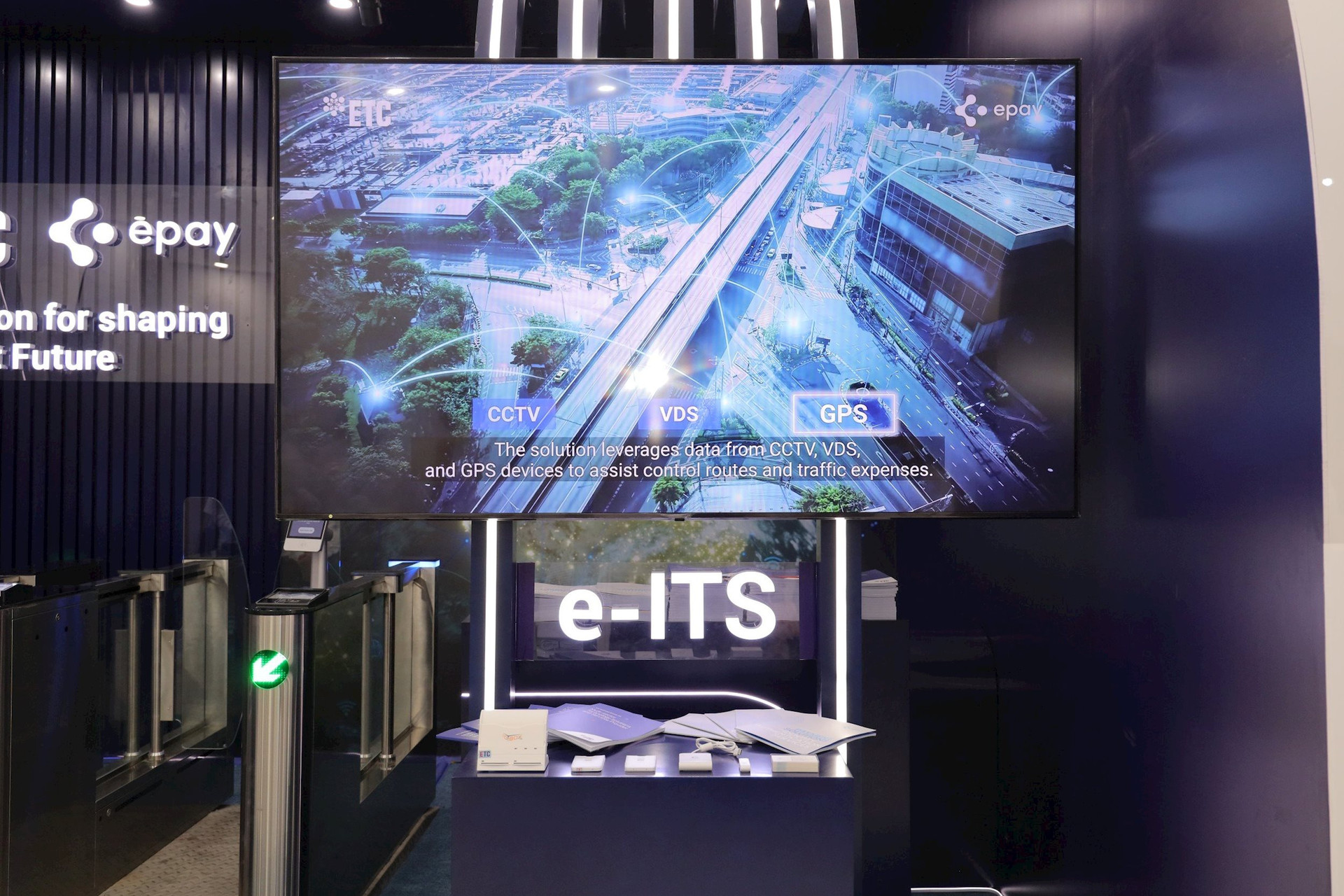 Viettel, Samsung, SpaceX hội tụ tại Triển lãm Quốc tế Đổi mới sáng tạo Việt Nam 2023: Trình diễn hàng loạt công nghệ mới, công bố chip 5G - Ảnh 16. Viettel, Samsung, SpaceX hội tụ tại Triển lãm Quốc tế Đổi mới sáng tạo Việt Nam 2023: Trình diễn hàng loạt công nghệ mới, công bố chip 5G - Ảnh 16.