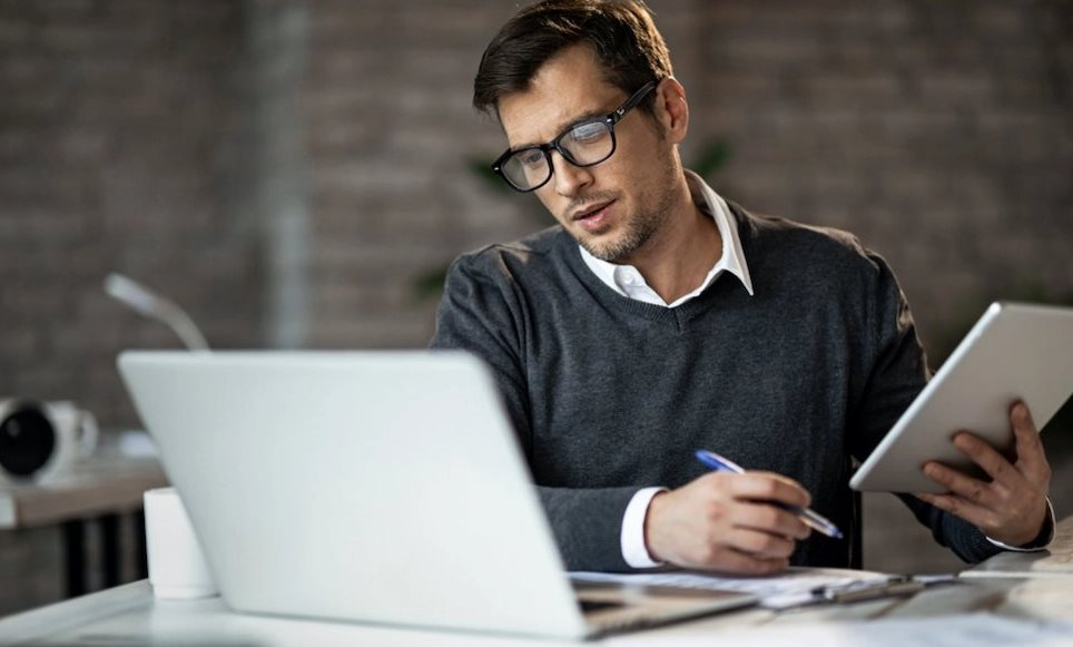 10 công việc đang ‘khát nhân lực’: Cho phép làm online, không cần lên văn phòng, mức lương có thể đạt 2,4 tỷ đồng/năm - Ảnh 1.
