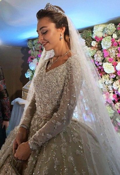 3 đám cưới triệu đô của giới siêu giàu: Có vị tỷ phú mời cả dòng họ đến Việt Nam tham dự hôn lễ - Ảnh 8. 3 đám cưới triệu đô của giới siêu giàu: Có vị tỷ phú mời cả dòng họ đến Việt Nam tham dự hôn lễ - Ảnh 8.