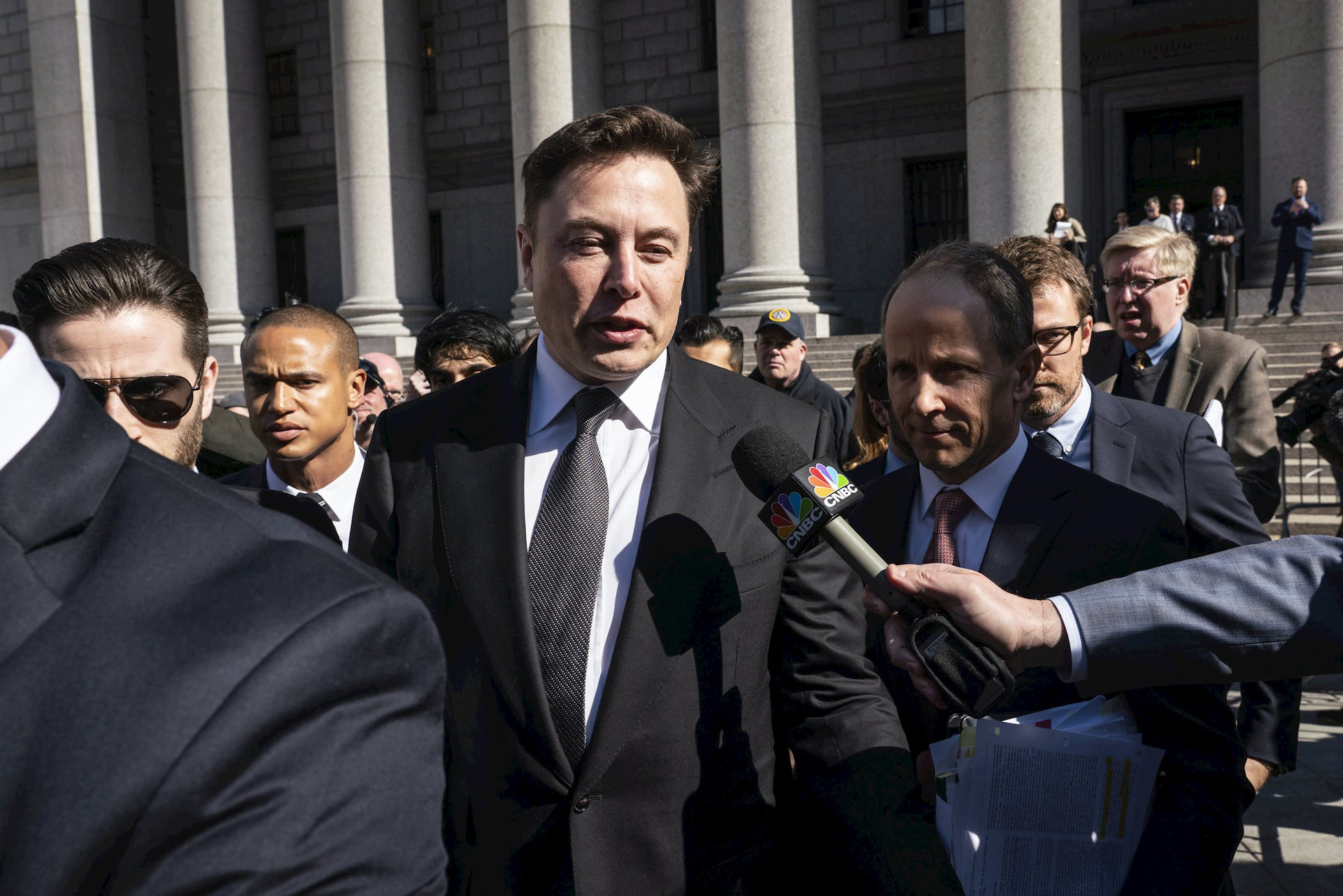 Elon Musk bị điều tra vì hành vi chống đối cơ quan thi hành công vụ: Ông chủ Twitter liên tục lấy cơ trốn thẩm vấn - Ảnh 1.