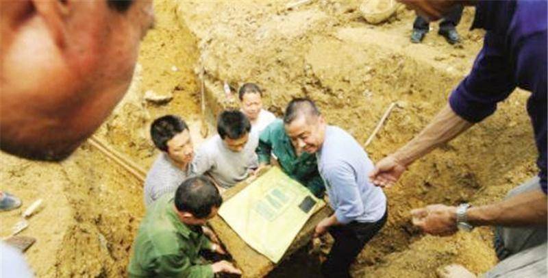 Đào móng xây nhà tìm thấy "con lợn" kỳ lạ, chuyên gia tiết lộ lai lịch khiến người đàn ông bủn rủn tay chân - Ảnh 1. Đào móng xây nhà tìm thấy "con lợn" kỳ lạ, chuyên gia tiết lộ lai lịch khiến người đàn ông bủn rủn tay chân - Ảnh 1.