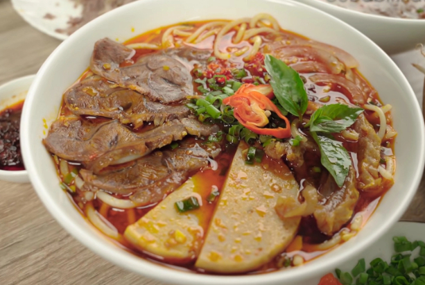 Từ chuyện &quot;mang hàng quán về nhà&quot; của người Việt đến tinh thần sáng tạo không ngừng trong loạt món ăn liền mới mẻ đầy hấp dẫn - Ảnh 3.