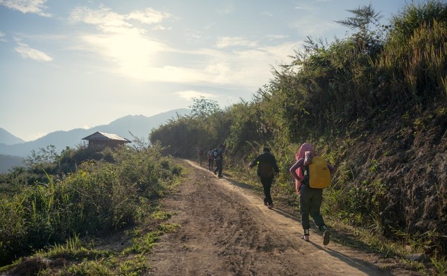 Những cung đường trekking nổi tiếng dành cho người ưa 'săn mây, hái sao' - Ảnh 5. Những cung đường trekking nổi tiếng dành cho người ưa 'săn mây, hái sao' - Ảnh 5.