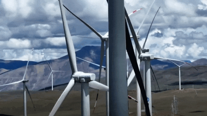 Trung Quốc khiến thế giới ngỡ ngàng khi ‘trồng’ turbine gió trên mây: Vị trí cao kỷ lục 5.200m, 140.000 hộ gia đình đủ điện dùng cả năm, giảm thiểu 60.000 tấn than/năm - Ảnh 1. Trung Quốc khiến thế giới ngỡ ngàng khi ‘trồng’ turbine gió trên mây: Vị trí cao kỷ lục 5.200m, 140.000 hộ gia đình đủ điện dùng cả năm, giảm thiểu 60.000 tấn than/năm - Ảnh 1.