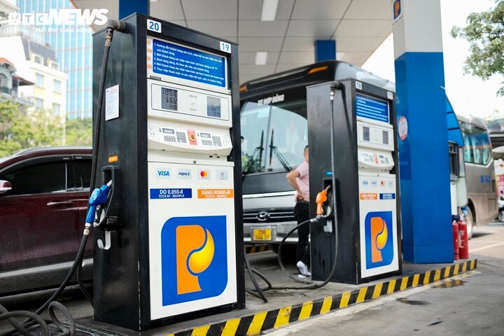 Giá xăng dầu hôm nay 7/10: Tăng nhẹ, giá dầu kết thúc một tuần rơi tự do - Ảnh 1. Giá xăng dầu hôm nay 7/10: Tăng nhẹ, giá dầu kết thúc một tuần rơi tự do - Ảnh 1.