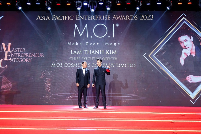 M.O.I Cosmetics: Hồ Ngọc Hà chốt nhẹ hơn 5 tỷ tiền son trong 1 buổi livetream, Lâm Thành Kim là CEO trẻ nhất nhận giải thưởng DN xuất sắc Châu Á 2023 - Ảnh 4.