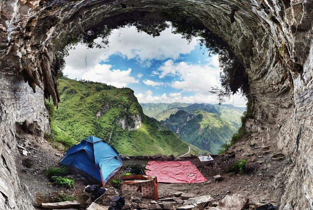 Những cung đường trekking nổi tiếng dành cho người ưa 'săn mây, hái sao' - Ảnh 2. Những cung đường trekking nổi tiếng dành cho người ưa 'săn mây, hái sao' - Ảnh 2.