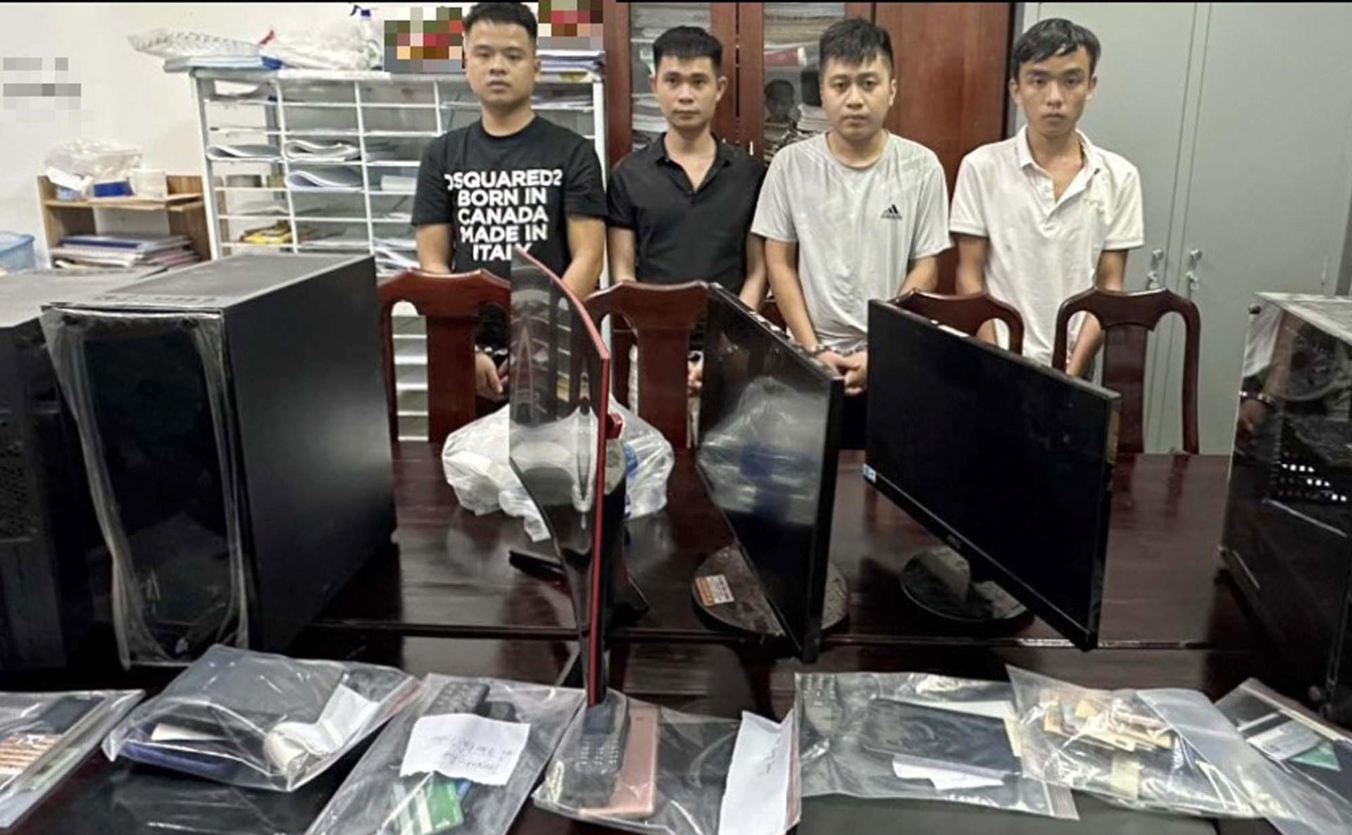 Công an bắt khẩn cấp nhóm lừa đảo chục tỷ toàn các thanh niên sinh năm 2000, "học lỏm" thủ đoạn trên mạng vì không có công việc ổn định nhưng thích ăn chơi - Ảnh 1. Công an bắt khẩn cấp nhóm lừa đảo chục tỷ toàn các thanh niên sinh năm 2000, "học lỏm" thủ đoạn trên mạng vì không có công việc ổn định nhưng thích ăn chơi - Ảnh 1.