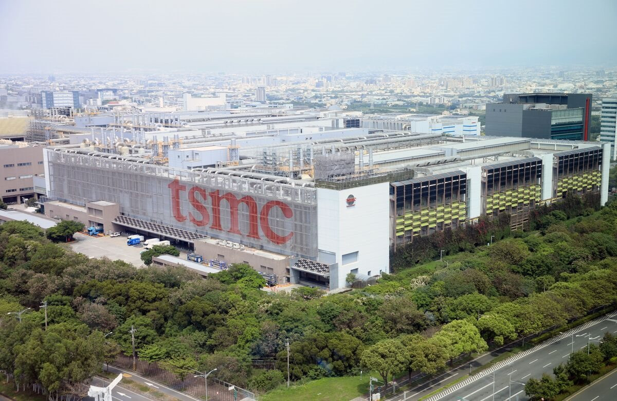 ‘Cú sốc’ TSMC tại Mỹ: Chi phí đắt gấp 5, văn hoá khác biệt, không tìm được nhân công vì ai cũng thích làm việc cho Meta, Apple - Ảnh 1. ‘Cú sốc’ TSMC tại Mỹ: Chi phí đắt gấp 5, văn hoá khác biệt, không tìm được nhân công vì ai cũng thích làm việc cho Meta, Apple - Ảnh 1.